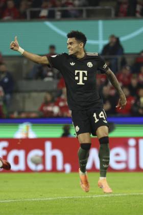 Luis Diaz (FC Bayern München) gestikuliert, Gestik waehrend des DFB-Pokal Spiels 1.FC Köln v FC Bayern München, RheinEnergieStadion am 29. October 2025 in Köln, Deutschland. (Foto von Oliver Kaelke DeFodi Images) +++ Luis Diaz (FC Bayern München) gestures during the DFB-Pokal match between 1.FC Köln v FC Bayern München at RheinEnergieStadion on October 29, 2025 in Cologne, Germany. (Photo by Oliver Kaelke DeFodi Images) (Photo by Oliver Kaelke DeFodi Images) Luis Diaz FC Bayern München gestures, gestures during the DFB Pokal match 1 FC Köln v FC Bayern München, RheinEnergieStadion on October 29, 2025 in Cologne, Germany Photo by Oliver Kaelke DeFodi Images Luis Diaz FC Bayern München gestures during the DFB Pokal match between 1 FC Köln v FC Bayern München at RheinEnergieStadion on October 29, 2025 in Cologne, Germany Photo by Oliver Kaelke DeFodi Images Photo by Oliver Kaelke DeFodi Images