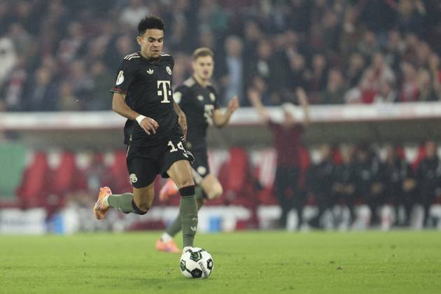 Luis Diaz (FC Bayern München) in Aktion, am Ball, Einzelaktion waehrend des DFB-Pokal Spiels 1.FC Köln v FC Bayern München, RheinEnergieStadion am 29. October 2025 in Köln, Deutschland. (Foto von Oliver Kaelke DeFodi Images) +++ Luis Diaz (FC Bayern München) controls the ball during the DFB-Pokal match between 1.FC Köln v FC Bayern München at RheinEnergieStadion on October 29, 2025 in Cologne, Germany. (Photo by Oliver Kaelke DeFodi Images) (Photo by Oliver Kaelke DeFodi Images) Luis Diaz FC Bayern Munich in action, on the ball, single action during the DFB Pokal match 1 FC Köln v FC Bayern München, RheinEnergieStadion on October 29, 2025 in Cologne, Germany Photo by Oliver Kaelke DeFodi Images Luis Diaz FC Bayern München controls the ball during the DFB Pokal match between 1 FC Köln v FC Bayern München at RheinEnergieStadion on October 29, 2025 in Cologne, Germany Photo by Oliver Kaelke DeFodi Images Photo by Oliver Kaelke DeFodi Images