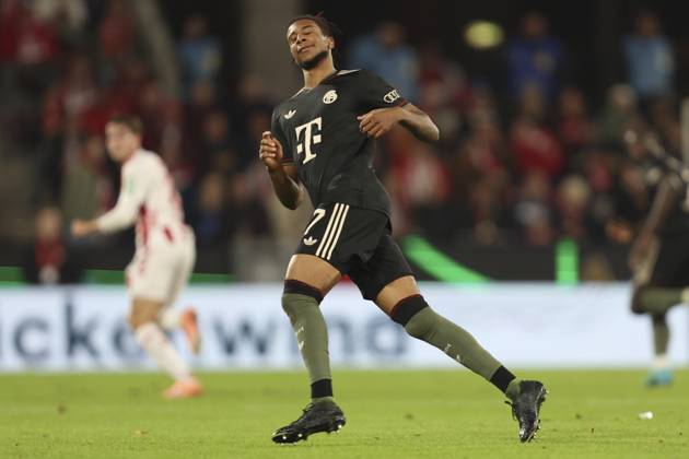 Michael Olise (FC Bayern München) gestikuliert, Gestik waehrend des DFB-Pokal Spiels 1.FC Köln v FC Bayern München, RheinEnergieStadion am 29. October 2025 in Köln, Deutschland. (Foto von Oliver Kaelke DeFodi Images) +++ Michael Olise (FC Bayern München) gestures during the DFB-Pokal match between 1.FC Köln v FC Bayern München at RheinEnergieStadion on October 29, 2025 in Cologne, Germany. (Photo by Oliver Kaelke DeFodi Images) (Photo by Oliver Kaelke DeFodi Images) Michael Olise FC Bayern München gestures, gestures during the DFB Pokal match 1 FC Köln v FC Bayern München, RheinEnergieStadion on October 29, 2025 in Cologne, Germany Photo by Oliver Kaelke DeFodi Images Michael Olise FC Bayern München gestures during the DFB Pokal match between 1 FC Köln v FC Bayern München at RheinEnergieStadion on October 29, 2025 in Cologne, Germany Photo by Oliver Kaelke DeFodi Images Photo by Oliver Kaelke DeFodi Images