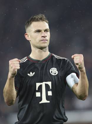 Joshua Kimmich (FC Bayern München) gestikuliert, Gestik waehrend des DFB-Pokal Spiels 1.FC Köln v FC Bayern München, RheinEnergieStadion am 29. October 2025 in Köln, Deutschland. (Foto von Oliver Kaelke DeFodi Images) +++ Joshua Kimmich (FC Bayern München) gestures during the DFB-Pokal match between 1.FC Köln v FC Bayern München at RheinEnergieStadion on October 29, 2025 in Cologne, Germany. (Photo by Oliver Kaelke DeFodi Images) (Photo by Oliver Kaelke DeFodi Images) Joshua Kimmich FC Bayern Munich gestures during the DFB Pokal match between 1 FC Köln v FC Bayern München at RheinEnergieStadion on October 29, 2025 in Cologne, Germany Photo by Oliver Kaelke DeFodi Images Joshua Kimmich FC Bayern München gestures during the DFB Pokal match between 1 FC Köln v FC Bayern München at RheinEnergieStadion on October 29, 2025 in Cologne, Germany Photo by Oliver Kaelke DeFodi Images Photo by Oliver Kaelke DeFodi Images