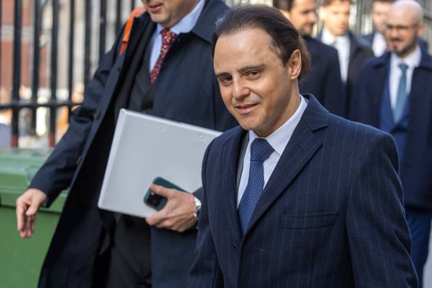October 30, 2025, London, England, United Kingdom: Brazilian Formula One driver FELIPE MASSA arrives at the Royal Courts Of Justice where he is taking legal action against Formula One Management Limited, the FIA and Bernie Ecclestone over the 2008 World Championship, WM, Weltmeisterschaft in which he lost out to Lewis Hamilton by a single point following the Crashgate scandal at that year s Singapore Grand Prix. London United Kingdom - ZUMAs262 20251030_zip_s262_004 Copyright: xTayfunxSalcix