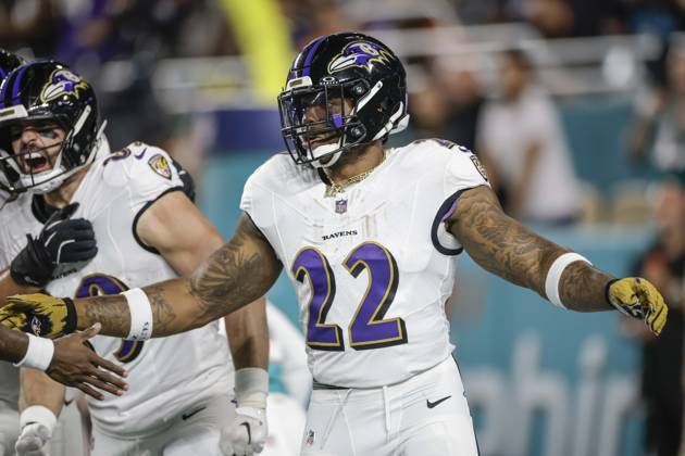 October 30, 2025, Miami Gardens, Florida, United States: Baltimore Ravens running back Derrick Henry (22) celebrates a touchdown by tight end Mark Andrews (89) in the first quarter during an NFL, American Football Herren, USA game against the Miami Dolphins on Thursday, October 30, 2025 at the Hard Rock Stadium. The Ravens beat the Dolphins 28-6. Miami Gardens United States - ZUMAh180 20251030_zsp_h180_058 Copyright: xKimxHukarix