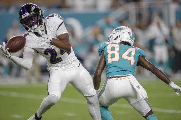 October 30, 2025, Miami Gardens, Florida, United States: Baltimore Ravens safety Malaki Starks (24) intercepts a pass intended for Miami Dolphins wide receiver Tahj Washington (84) in the fourth quarter during an NFL, American Football Herren, USA game on Thursday, October 30, 2025 at the Hard Rock Stadium. The Ravens beat the Dolphins 28-6. Miami Gardens United States - ZUMAh180 20251030_zsp_h180_075 Copyright: xKimxHukarix