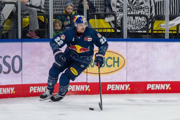 Ville Pokka 22 (EHC Red Bull Muenchen), EHC Red Bull Muenchen vs. Adler Mannheim, PENNY DEL, Hauptrunde, 16. Spieltag, 31.10.2025 Muenchen Bayern Deutschland