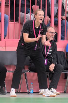 Miriam Hirsch (TusSies Metzingen, Trainerin) TusSies Metzingen vs. Buxtehuder SV, Handball, Alsco HBF, 7.Ligaspieltag, Saison 2025 2026, 01.11.2025 TusSies Metzingen vs. Buxtehuder SV, Handball, Alsco HBF, 7.Ligaspieltag, Saison 2025 2026, 01.11.2025 Tuebingen Copyright: xEibner-Pressefoto TobiasxBaurx EP_TBR