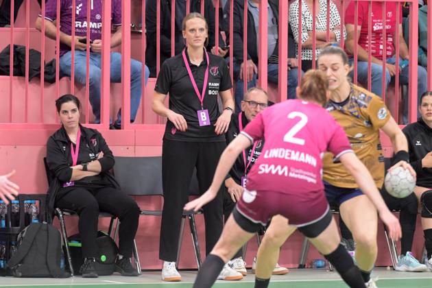 Miriam Hirsch (TusSies Metzingen, Trainerin) TusSies Metzingen vs. Buxtehuder SV, Handball, Alsco HBF, 7.Ligaspieltag, Saison 2025 2026, 01.11.2025 TusSies Metzingen vs. Buxtehuder SV, Handball, Alsco HBF, 7.Ligaspieltag, Saison 2025 2026, 01.11.2025 Tuebingen Copyright: xEibner-Pressefoto TobiasxBaurx EP_TBR