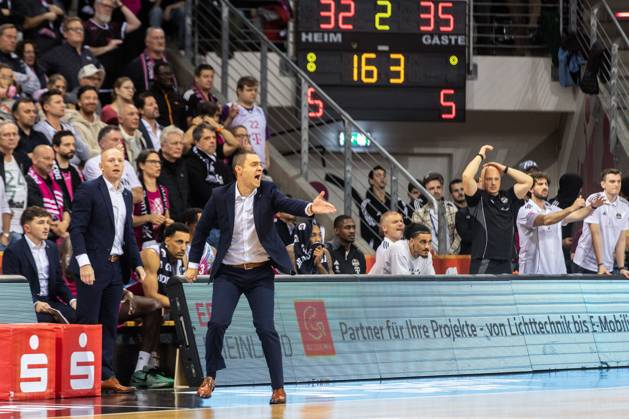 Marko Stankovic (Telekom Baskets Bonn, Headcoach) ist sauer Telekom Baskets Bonn vs. ALBA Berlin Basketball, Basketball, easy Credit BBL, 06. Spieltag, 2025 2026, 02.11.2025 Telekom Baskets Bonn vs. ALBA Berlin, Basketball, easy Credit BBL, 06. Spieltag, 2025 2026, 02.11.2025 Bonn Copyright: xEibner-Pressefoto GerhardxWingenx EP_GWR