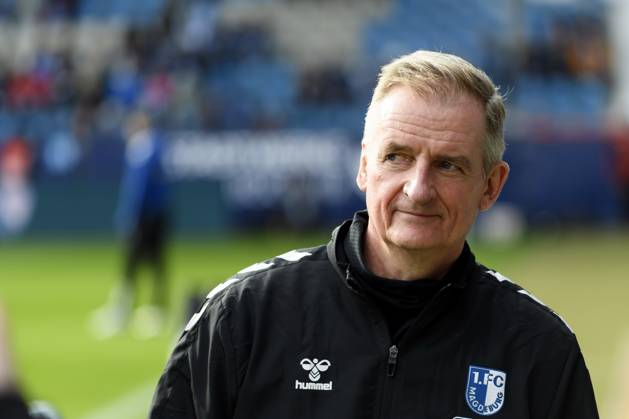 Trainer Petrik Sander (1.FC Magdeburg) schaut waehrend des spiels der 2. Bundesliga zwischen VfL Bochum und 1.FC Magdeburg , Vonovia Ruhrstadion am 02. November 2025 in Bochum, Deutschland. (Foto von Max Maiwald DeFodi Images) +++ Trainer Petrik Sander (1.FC Magdeburg) looks on during the 2. Bundesliga match between VfL Bochum and 1.FC Magdeburg at Vonovia Ruhrstadion on November 2, 2025 in Bochum, Germany. (Photo by Max Maiwald DeFodi Images) DFB DFL REGULATIONS PROHIBIT ANY USE OF PHOTOGRAPHS AS IMAGE SEQUENCES AND OR QUASI-VIDEO. (Photo by Max Maiwald DeFodi Images) Trainer Petrik Sander 1 FC Magdeburg looks on during the 2 Bundesliga match between VfL Bochum and 1 FC Magdeburg , Vonovia Ruhrstadion on November 02, 2025 in Bochum, Germany Photo by Max Maiwald DeFodi Images Trainer Petrik Sander 1 FC Magdeburg looks on during the 2 Bundesliga match between VfL Bochum and 1 FC Magdeburg at Vonovia Ruhrstadion on November 2, 2025 in Bochum, Germany Photo by Max Maiwald DeFodi Images DFB DFL REGULATIONS PROHIBIT ANY USE OF PHOTOGRAPHS AS IMAGE SEQUENCES AND OR QUASI VIDEO Photo by Max Maiwald DeFodi Images