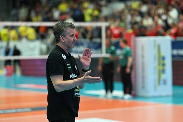 Alexander Waibl (Cheftrainer Dresdner SC) Dresdner SC vs. SSC Palmberg Schwerin, 1. Volleyball Bundesliga Damen, Spielzeit 2025 2026, 01.11.2025 Dresdner SC vs. SSC Palmberg Schwerin, 1. Volleyball Bundesliga Damen, Spielzeit 2025 2026, 01.11.2025 Dresden Copyright: xEibner-Pressefoto xHoepnerx EP_PHR