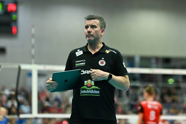 Alexander Waibl (Cheftrainer Dresdner SC) Dresdner SC vs. SSC Palmberg Schwerin, 1. Volleyball Bundesliga Damen, Spielzeit 2025 2026, 01.11.2025 Dresdner SC vs. SSC Palmberg Schwerin, 1. Volleyball Bundesliga Damen, Spielzeit 2025 2026, 01.11.2025 Dresden Copyright: xEibner-Pressefoto xHoepnerx EP_PHR