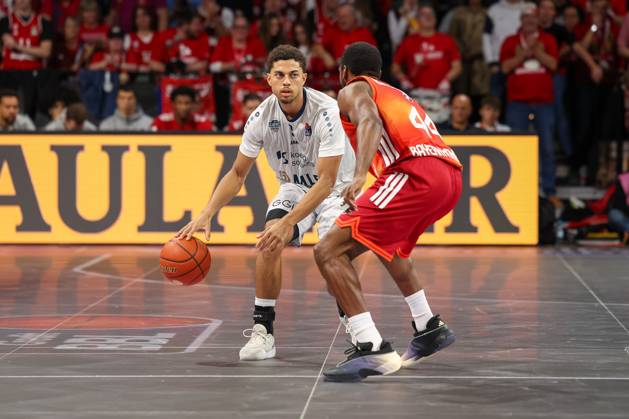 Kevin McClain (MLP Academics Heidelberg, 03) mit Kamar Baldwin (FC Bayern Basketball, 44), GER, FC Bayern Basketball vs. MLP Academics Heidelberg, Basketball, easycredit Basketball Bundesliga, 6. Spieltag, Saison 2025 2026, 03.11.2025, GER, FC Bayern Basketball vs. MLP Academics Heidelberg, Basketball, easycredit Basketball Bundesliga, 6. Spieltag, Saison 2025 2026, 03.11.2025 Muenchen Copyright: xEibner-Pressefoto JennixMaulx EP_JML