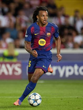October 21, 2025, Barcelona, Barcelona, Spain: Jules Kounde of FC Barcelona, Barca in action during the UEFA Champions League match between FC Barcelona v Olympiakos Piraeus at the Lluis Companys Olympic Stadium on October 21, 2025 in Barcelona Spain. Barcelona Spain - ZUMAr232 20251021_zsp_r232_156 Copyright: xDavidxRamirezx