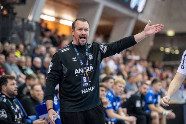 Misha Kaufmann (TVB Stuttgart, Trainer) - gestikuliert am Spielfeldrand GER, TVB Stuttgart - SG Flensburg-Handewitt, DAIKIN HBL, Handball, Bundesliga, DHB Pokal Achtelfinale, Spielzeit 2025 2026, 05.11.2025 GER, TVB Stuttgart - SG Flensburg-Handewitt, DAIKIN HBL, Handball, Bundesliga, DHB Pokal Achtelfinale, Spielzeit 2025 2026, 05.11.2025 Stuttgart Copyright: xSandyxDinkelackerx EP_SDR