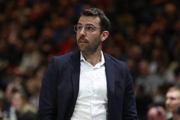 07.11.2025, xgox, Basketball easyCredit BBL, Basketball Loewen Braunschweig - Veolia Hamburg Towers emspor, v.l. Benka Barloschky (Hamburg, Trainer) Portrait, Portraet, Einzelbild Braunschweig