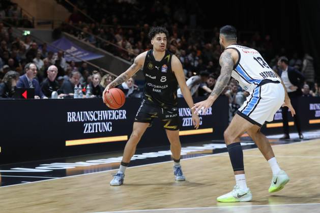 07.11.2025, xgox, Basketball easyCredit BBL, Basketball Loewen Braunschweig - Veolia Hamburg Towers emspor, v.l. Jared Grey (Hamburg, 8) Braunschweig