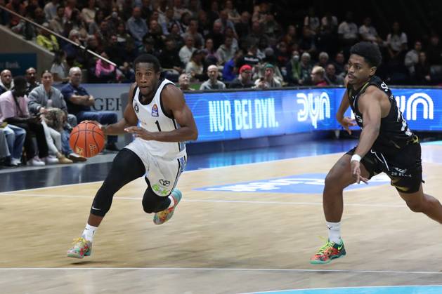 07.11.2025, xgox, Basketball easyCredit BBL, Basketball Loewen Braunschweig - Veolia Hamburg Towers emspor, v.l. Carlos Stewart (Hamburg, 1) Braunschweig