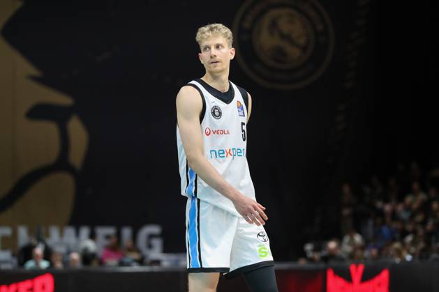 07.11.2025, xgox, Basketball easyCredit BBL, Basketball Loewen Braunschweig - Veolia Hamburg Towers emspor, v.l. Zsombor Maronka (Hamburg, 5) Braunschweig