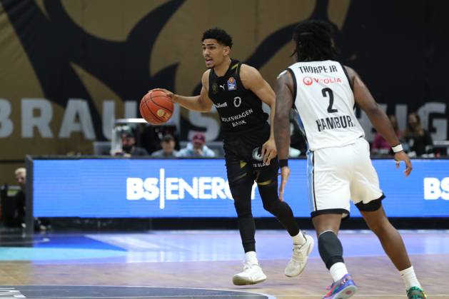 07.11.2025, xgox, Basketball easyCredit BBL, Basketball Loewen Braunschweig - Veolia Hamburg Towers emspor, v.l. Adrian Worthy (Braunschweig, 0) Braunschweig