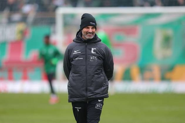 Leipzig, 08.11.2025, Alfred-Kunze-Sportpark, Fußball, Männer, Saison 2025 2026, Regionalliga Nordost, 15. Spieltag , BSG Chemie Leipzig - ZFC Meuselwitz , Im Bild: Trainer Adrian Alipour, Chemie Leipzig ,