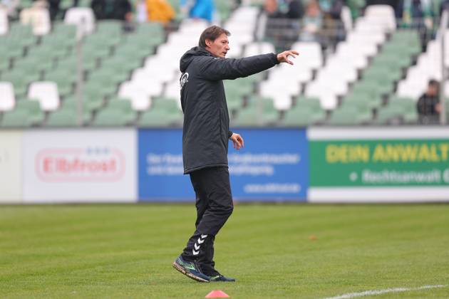 Leipzig, 08.11.2025, Alfred-Kunze-Sportpark, Fußball, Männer, Saison 2025 2026, Regionalliga Nordost, 15. Spieltag , BSG Chemie Leipzig - ZFC Meuselwitz , Im Bild: Trainer Georg-Martin Leopold, ZFC Meuselwitz ,