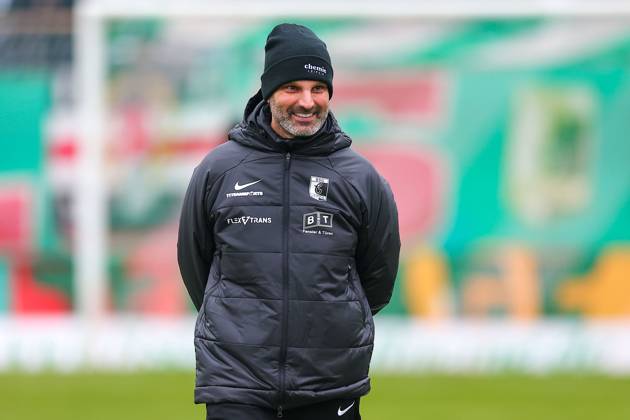 Leipzig, 08.11.2025, Alfred-Kunze-Sportpark, Fußball, Männer, Saison 2025 2026, Regionalliga Nordost, 15. Spieltag , BSG Chemie Leipzig - ZFC Meuselwitz 0:2 (0:2) , Im Bild.: Trainer Adrian Alipour, Chemie Leipzig ,
