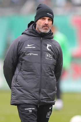 Leipzig, 08.11.2025, Alfred-Kunze-Sportpark, Fußball, Männer, Saison 2025 2026, Regionalliga Nordost, 15. Spieltag , BSG Chemie Leipzig - ZFC Meuselwitz 0:2 (0:2) , Im Bild: Trainer Adrian Alipour, Chemie Leipzig ,