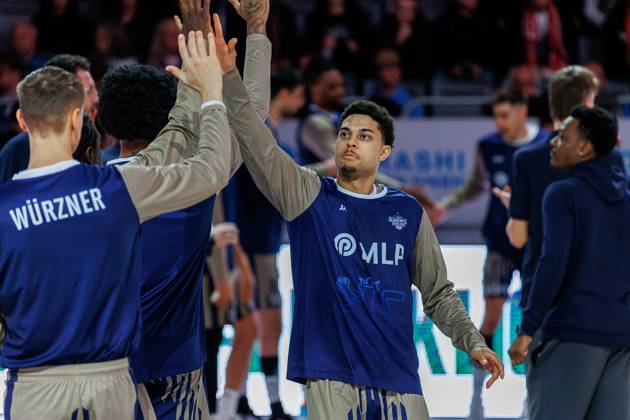 Kevin McClain (MLP Academics Heidelberg, 03), vor Spielbeginn, BMA365 Bamberg Baskets vs. MLP Academics Heidelberg, Basketball, BBL Pokal, Viertelfinale, 13.11.2025 BMA365 Bamberg Baskets vs. MLP Academics Heidelberg, Basketball, BBL Pokal, Viertelfinale, 13.11.2025 Bamberg Copyright: xEibner-Pressefoto G.xSantemizx EP_EER