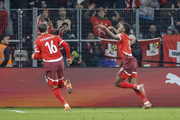 Torjubel Schweiz beim 4:1 durch Johan Manzambi (Schweiz, 09) , Schweiz, FIFA, WM-Qualifikation Europa, (Gruppe B), Schweiz vs. Schweden, 15.11.2025, Stade de Geneve, Genf, Schweiz Genf Stade de Geneve Kanton Genf Schweiz Copyright: xGrantxHubbsx