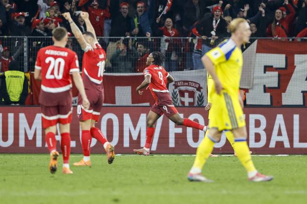Torjubel Schweiz beim 4:1 durch Johan Manzambi (Schweiz, 09) , Schweiz, FIFA, WM-Qualifikation Europa, (Gruppe B), Schweiz vs. Schweden, 15.11.2025, Stade de Geneve, Genf, Schweiz Genf Stade de Geneve Kanton Genf Schweiz Copyright: xGrantxHubbsx