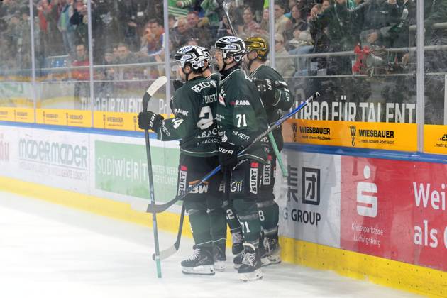 Tor, Torjubel zum 6:2 der Bietigheim Steelers durch das Tor Cole Fonstad (Bietigheim Steelers, 24) Bietigheim Steelers vs. ESV Kaufbeuren, Eishockey, DEL 2, 16.Spieltag, Saison 2025 2026, 16.11.2025 Bietigheim Steelers vs. ESV Kaufbeuren, Eishockey, DEL 2, 16.Spieltag, Saison 2025 2026, 16.11.2025 Bietigheim Copyright: xEibner-Pressefotox EP_TBR