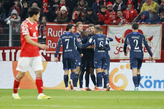 Torjubel TSG Hoffenheim beim 0:1 durch Fisnik Asllani (TSG Hoffenheim, 11) , Deutschland, Fussball, 1. Bundesliga, 11.Spieltag, 2025 2026, 1.FSV Mainz vs. TSG 1899 Hoffenheim, 21.11.2025, Mewa Arena, Mainz, Deutschland Mainz Mewa Arena Rheinland-Pfalz Deutschland Copyright: xGrantxHubbsx