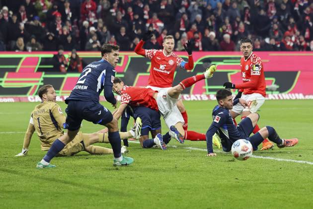 Im Strafraum von TSG Hoffenheim , Deutschland, Fussball, 1. Bundesliga, 11.Spieltag, 2025 2026, 1.FSV Mainz vs. TSG 1899 Hoffenheim, 21.11.2025, Mewa Arena, Mainz, Deutschland Mainz Mewa Arena Rheinland-Pfalz Deutschland Copyright: xGrantxHubbsx