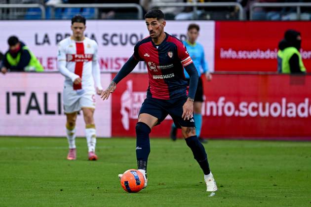 Cagliari s Alessandro Deiola in action during the Serie A soccer match between Cagliari Calcio and Genoa at the Unipol Domus in Cagliari, Sardinia - Saturday, 22 november 2025. - Soccer Copyright: xGianlucaxZuddas LaPressex