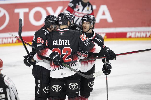 PENNY DEL 1; Kölner Haie - Schwenninger Wild Wings; Köln, 23.11.2025 Maximilian Glötzl (Kölner Haie, Verteidigung, 22); Patrick Russell (Kölner Haie, Sturm, 63); Gregor Macleod (Kölner Haie, Sturm, 89); PENNY DEL 1; Kölner Haie - Schwenninger Wild Wings am 23.11.2025 in der Lanxess Arena in Köln (Deutschland). Copyright: xBEAUTIFULxSPORTS AndreasxDickx
