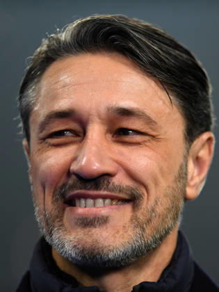 Trainer Niko Kovac (Borussia Dortmund) laechelt waehrend des Spiels der UEFA Champions League 2025 26, 5. Spieltag Ligaphase zwischen Borussia Dortmund und FC Villarreal, BVB Stadion am 25. November 2025 in Dortmund, Deutschland. (Foto von Ralf Treese DeFodi Images) +++ Trainer Niko Kovac (Borussia Dortmund) smiles during the UEFA Champions League 2025 26 League Phase MD5 match between Borussia Dortmund and Villarreal CF at BVB Stadion Dortmund on November 25, 2025 in Dortmund, Germany. (Photo by Ralf Treese DeFodi Images)