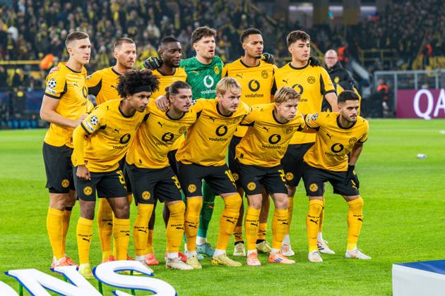 Nico Schlotterbeck (Borussia Dortmund, 4) Waldemar Anton (Borussia Dortmund, 3) Serhou Guirassy (Borussia Dortmund, 9) Gregor Kobel (Borussia Dortmund, 1) Felix Nmecha (Borussia Dortmund, 8) Aaron Anselmino (Borussia Dortmund 28) Karim Adeyemi (Borussia Dortmund, 27) Marcel Sabitzer (Borussia Dortmund, 20) Julian Brandt (Borussia Dortmund, 10) Daniel Svensson (Borussia Dortmund, 24) Yan Couto(Borussia Dortmund, 2) 25.11.2025, Borussia Dortmund vs. Villareal, UEFA Champions League, 5. Spieltag Copyright: xBahhoxKarax