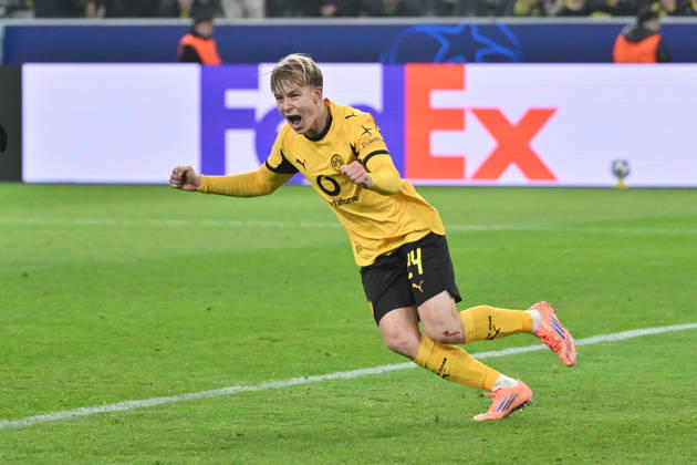 Jubel 4:0 Daniel Svensson (Borussia Dortmund) 25.11.2025, Fussball, UEFA Champions League 2025 2026, 5. Spieltag, Borussia Dortmund - FC Villarreal UEFA regulations prohibit any use of photographs as image sequences and or quasi-video Dortmund Signal Iduna Park Nordrhein Westfalen Deutschland