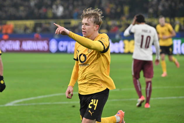 Jubel 4:0 Daniel Svensson (Borussia Dortmund) 25.11.2025, Fussball, UEFA Champions League 2025 2026, 5. Spieltag, Borussia Dortmund - FC Villarreal 4:0 UEFA regulations prohibit any use of photographs as image sequences and or quasi-video Dortmund Signal Iduna Park Nordrhein Westfalen Deutschland