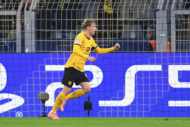 Daniel Svensson (Borussia Dortmund) Torjubel, jubelt nach seinem Treffer zum 4:0 waehrend des Spiels der UEFA Champions League 2025 26, 5. Spieltag Ligaphase zwischen Borussia Dortmund und FC Villarreal, BVB Stadion am 25. November 2025 in Dortmund, Deutschland. (Foto von Ralf Treese DeFodi Images) +++ Daniel Svensson (Borussia Dortmund) celebrates after scoring his team™s fourth goal during the UEFA Champions League 2025 26 League Phase MD5 match between Borussia Dortmund and Villarreal CF at BVB Stadion Dortmund on November 25, 2025 in Dortmund, Germany. (Photo by Ralf Treese DeFodi Images)