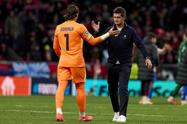 Cristian Chivu head coach of FC Internazionale Milano anf Yann Sommer of FC Internazionale Milano during the UEFA Champions League match between Atletico de Madrid and FC Internazionale Milano on November 26, 2025. - 26 11 2025 - Spain Madrid Madrid - LGMx xLexPictorium LePictorium_0320140