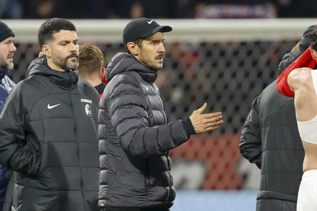 Julian Schuster (SC Freiburg, Trainer) nach dem Spiel , Tschechien, Fussball, UEFA Europa League, 5. Spieltag, 2025 2026, Viktoria Pilsen vs. SC Freiburg, 27.11.2025, Stadion mesta Plzne, Pilsen, Tschechien Pilsen Stadion mesta Plzne Tschechien Copyright: xGrantxHubbsx
