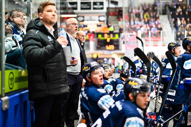 Stefan Nyman (Cheftrainer, Headcoach, Iserlohn Roosters), GER, Iserlohn Roosters vs. Red Bull Muenchen, Eishockey, Penny-DEL, 23. Spieltag, Spielzeit 2025 2026, 28.11.2025, GER, Iserlohn Roosters vs. Red Bull Muenchen, Eishockey, Penny-DEL, 23. Spieltag, Spielzeit 2025 2026, 28.11.2025 Iserlohn Copyright: xJonasxBrockmann Eibner-Pressefotx EP_JBN