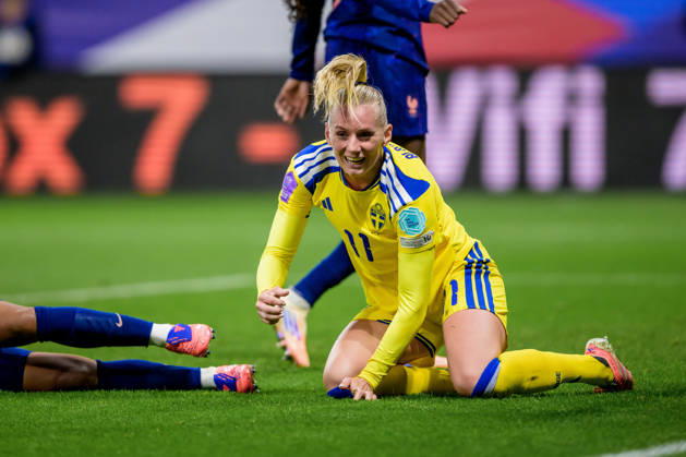 251128 Stina Blackstenius of Sweden celebrates after 1-1 during the Women s Nations League bronze medal football match between France and Sweden on November 28, 2025 in Reims. Photo: Ludvig Thunman BILDBYRAN kod LT LT0755 fotboll football soccer fotball nations league uefa womens nations league frankrike sverige sweden dam bbeng jubel Copyright: LUDVIGxTHUNMAN BB251128LT107