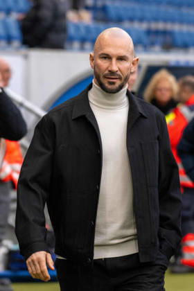 Trainer Christian Ilzer (TSG 1899 Hoffenheim). xettx, Deutschland, Sinsheim, 29.11.2025, Fussball, Bundesliga: TSG 1899 Hoffenheim vs FC Augsburg, Saison 2025 2026, 12. Spieltag, PreZero Arena DFL DFB REGULATIONS PROHIBIT ANY USE OF PHOTOGRAPHS AS IMAGE SEQUENCES AND OR QUASI-VIDEO.