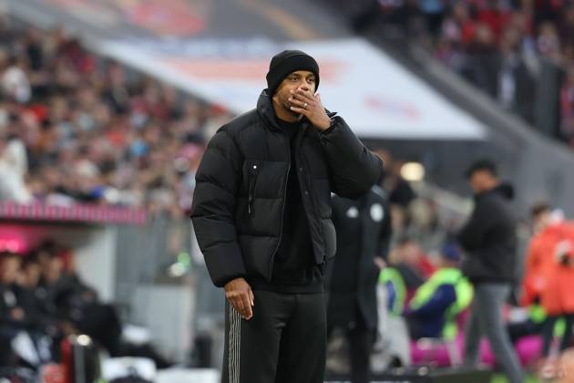 enttaeuschung bei Chef-Trainer Vincent Kompany (FC Bayern Muenchen), FC Bayern Muenchen vs. FC St. Pauli, Fussball, 1. Bundesliga, 12. Spieltag, 29.11.2025 DFB regulations prohibit any use of photographs as image sequences and or quasi-video Muenchen Bayern Deutschland
