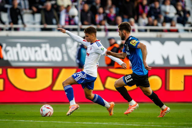 SuperSport HNL, round 15: HNK Hajduk Split v NK Varazdin Luka Hodak of HNK Hajduk Split and Tomislav Duvnjak of NK Varazdin during the SuperSport HNL 2025. 2026. round 15 match between HNK Hajduk Split and NK Varazdin at Poljud Stadium in Split, Croatia on November 29, 2025. ZvonimirxBarisin PIXSELL