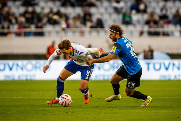 SuperSport HNL, round 15: HNK Hajduk Split v NK Varazdin Niko Kristian Sigur of HNK Hajduk Split and Mario Marina of NK Varazdin during the SuperSport HNL 2025. 2026. round 15 match between HNK Hajduk Split and NK Varazdin at Poljud Stadium in Split, Croatia on November 29, 2025. ZvonimirxBarisin PIXSELL
