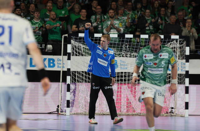 GER HBL Saison 2025 2026 FÜCHSE Berlin vs TBV Lemgo Lippe, 30.11.25, Max-Schmeling-Halle, Berlin, Lasse LUDWIG (Füchse Berlin 1) jubelt nach erfolgreicher Parade, Faust. Emotion