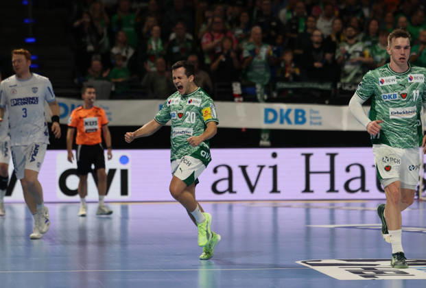 GER HBL Saison 2025 2026 FÜCHSE Berlin vs TBV Lemgo Lippe, 30.11.25, Max-Schmeling-Halle, Berlin, Tim FREIHÖFER (Füchse Berlin 20) jubelt nach Torerfolg
