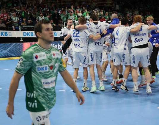 GER HBL Saison 2025 2026 FÜCHSE Berlin vs TBV Lemgo Lippe, 30.11.25, Max-Schmeling-Halle, Berlin, TBV Lemgo Lippe feiert den Auswärtssieg